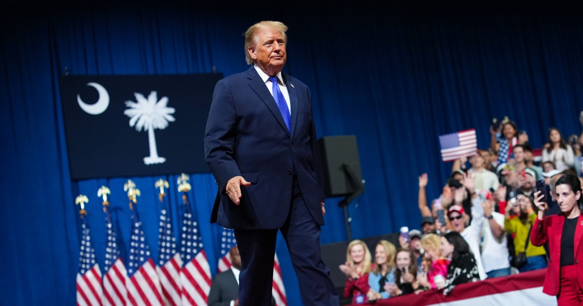 Image accompanying Trump holds one of his last rallies before Election Day, from NBC News