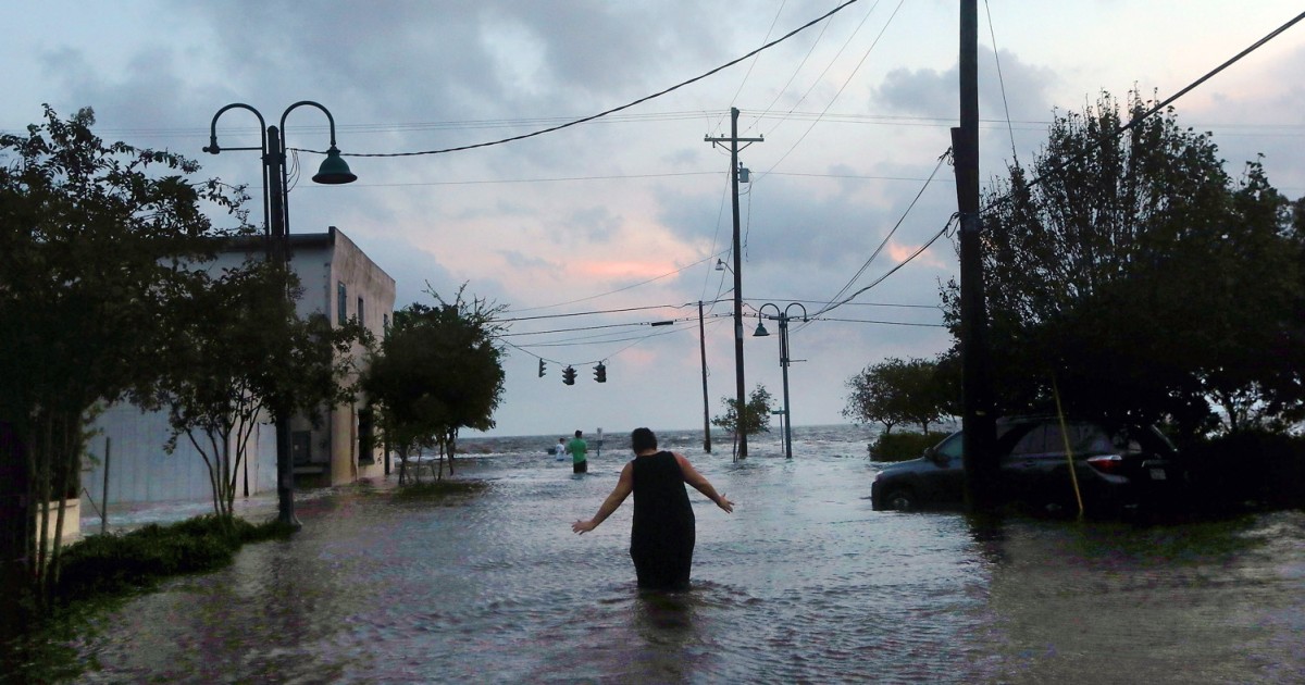 As Hurricane Isaac wanes, Gulf region mops up from storm