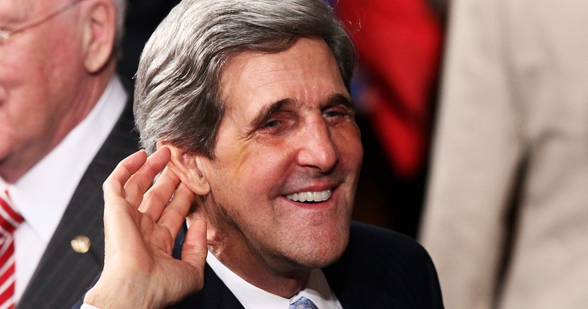 Senator John Kerry appears at speech with injuries from hockey game