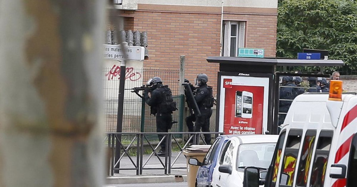 Police Armed Man Surrenders After Paris Standoff