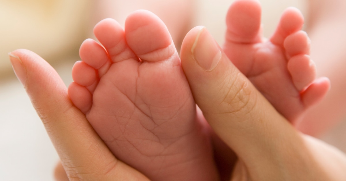 Hidden hairs can strangle baby's tiny toes, doc warns