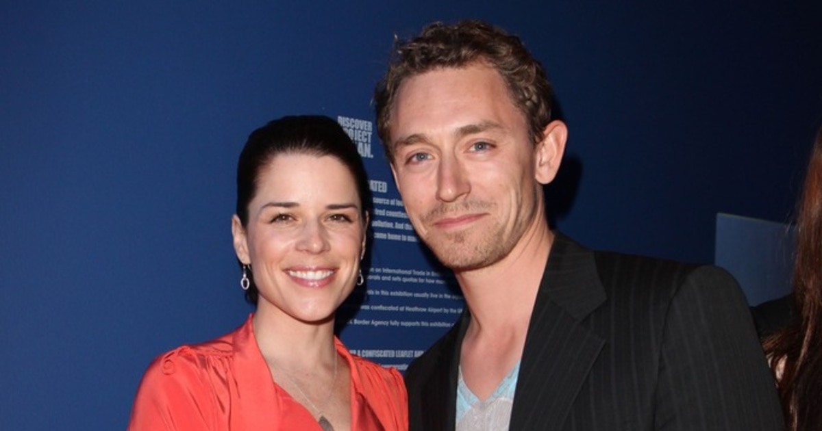 Neve Campbell expecting first child