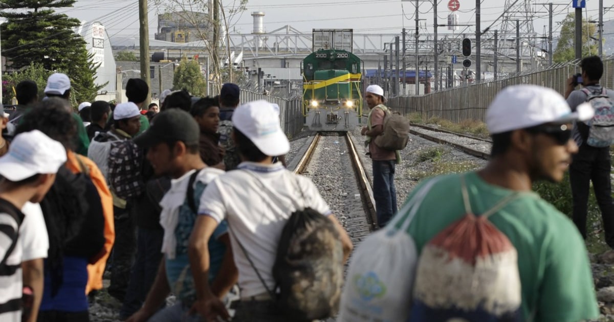 Central American migrants protest targeting by Mexico gangs