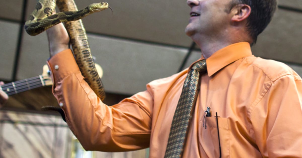 Snake handling preacher dies from rattlesnake bite in West Virginia