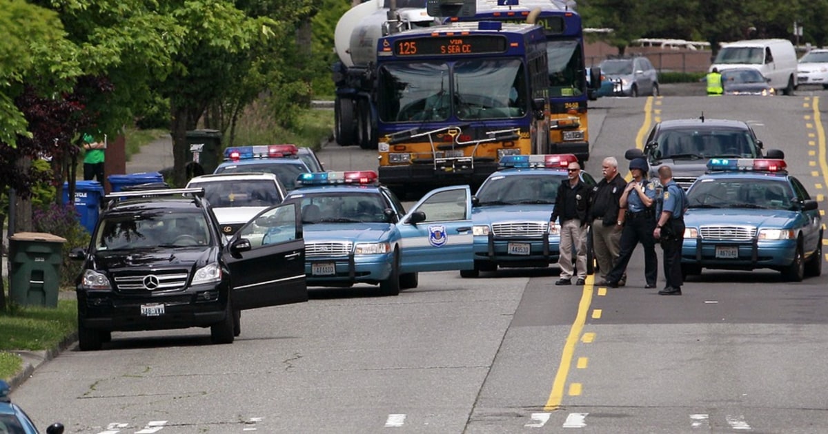 Seattle police hunt for gunman in fatal shooting near University of ...