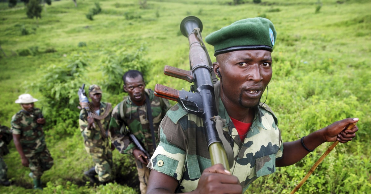 Reluctant to leave, some rebels begin withdrawing around Goma