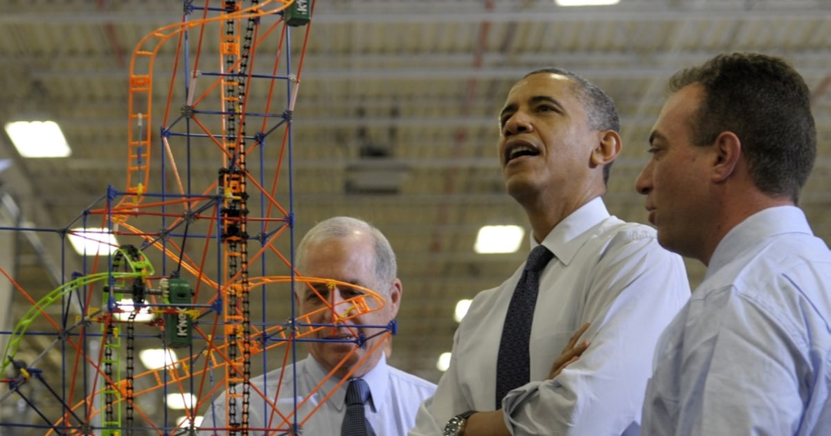 Obama presses Congress to extend middle-class tax cuts