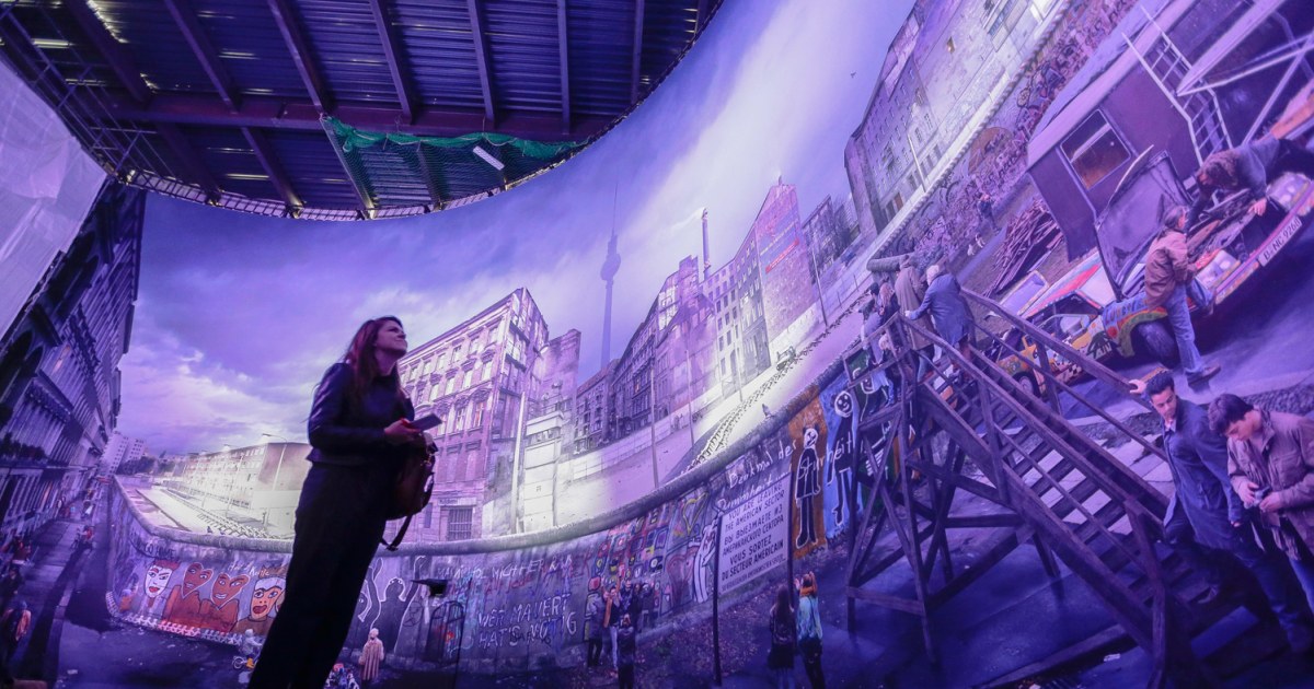 Visions of Berlin Wall return to Checkpoint Charlie in lifesize, 360degree view