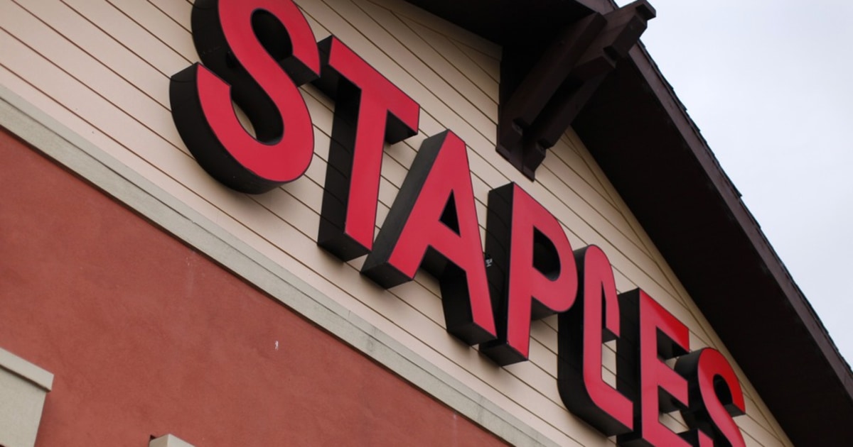 Staples shares drop after news of a shakeup