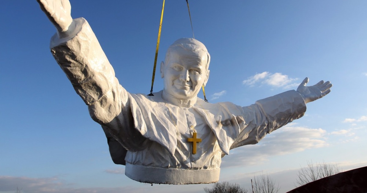 World's biggest pope? Massive statue of John Paul II lifted into place