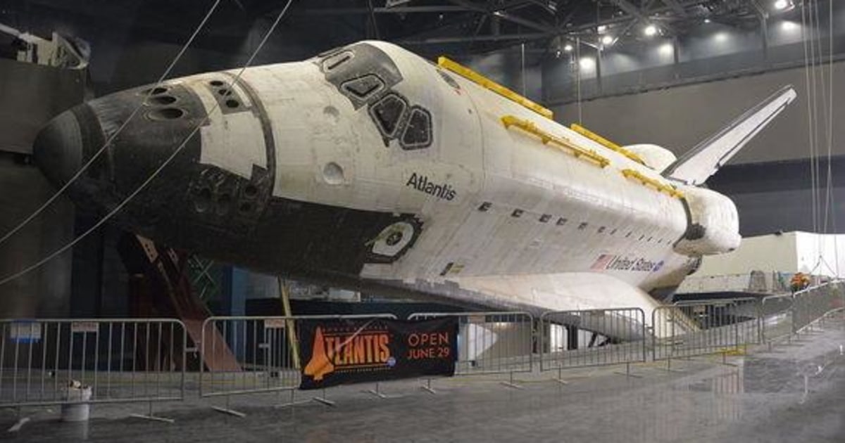 The wraps come off Atlantis at new NASA exhibit