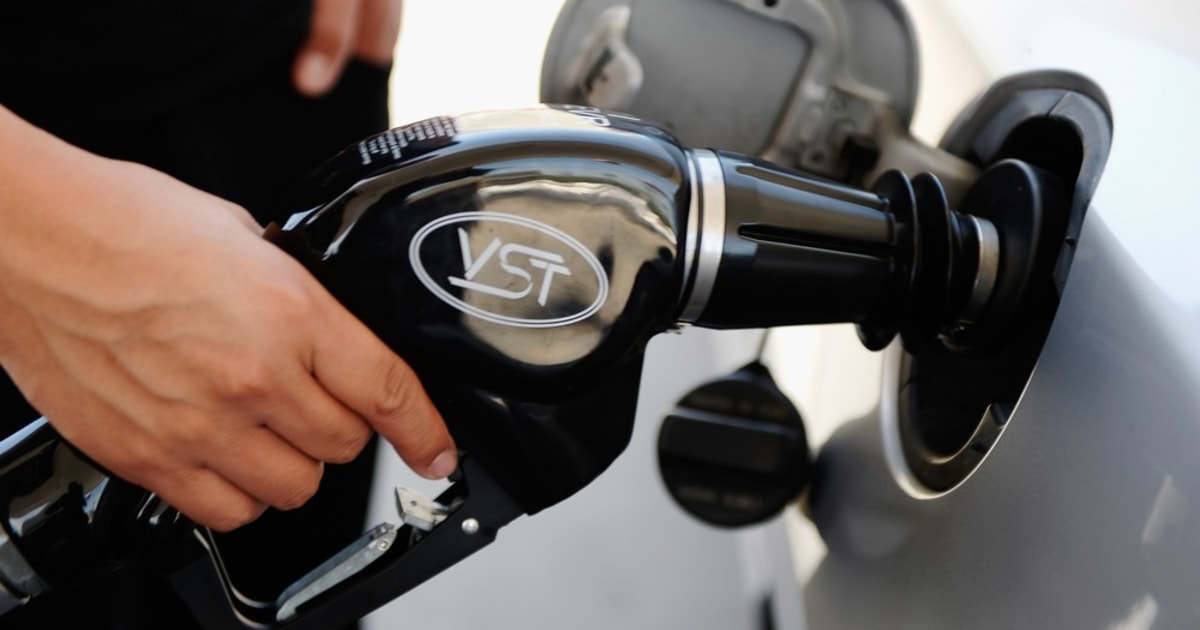 Fill her up! Gas prices drop before Labor Day weekend