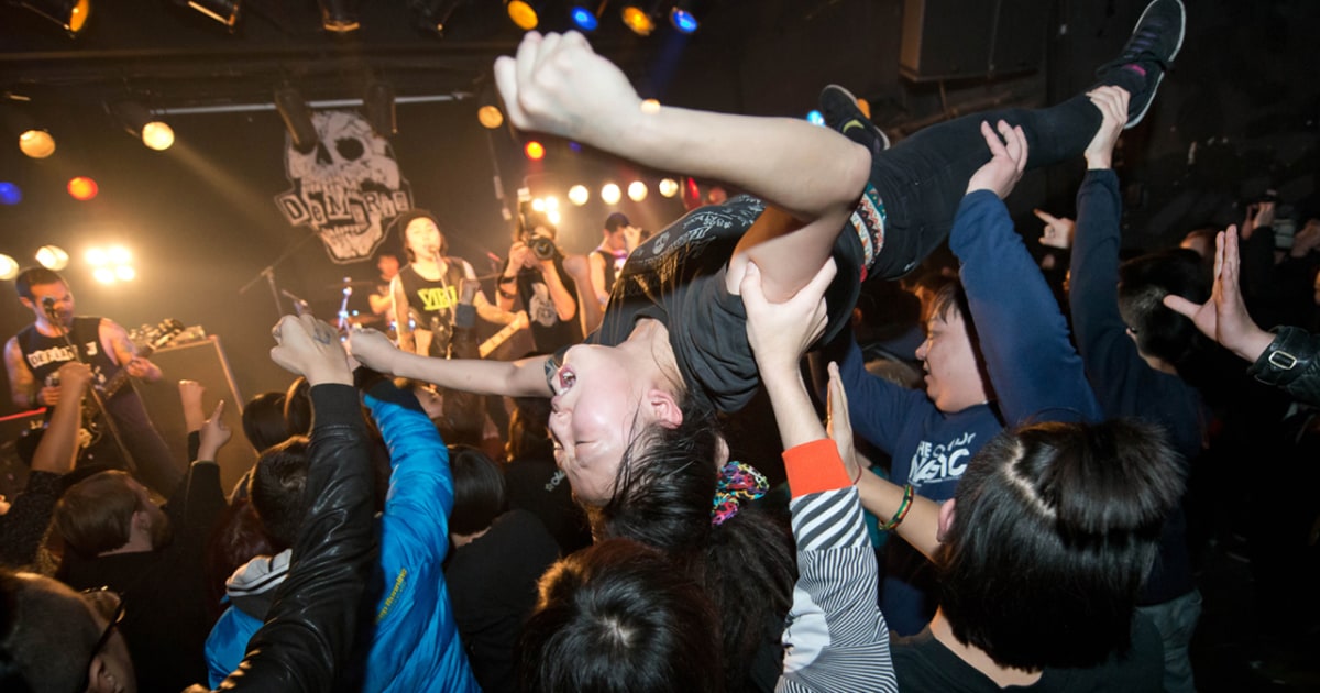 Mosh pit movements are more orderly than you think