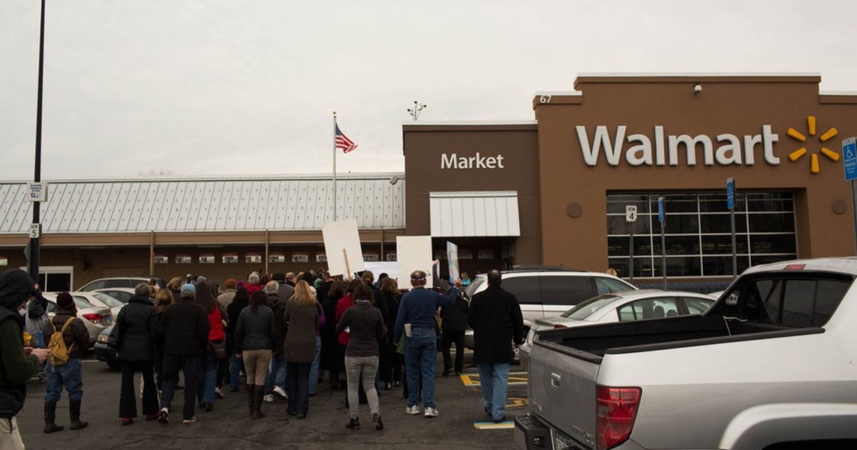 Wal-Mart limits sales of ammo after demand surges