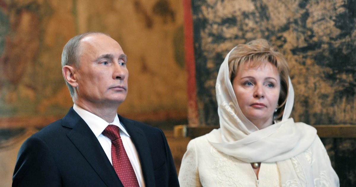 Ayollarning mushuklariga turli xil narsalar qoyilgan joyda