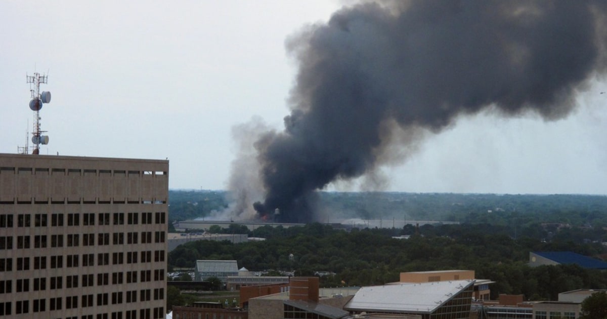 Fire near downtown Indianapolis forces evacuations