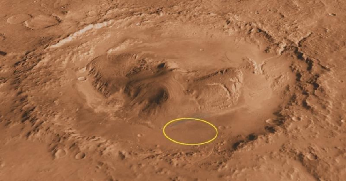 Марс вблизи. На марсе нашли воду. Озеро на марсе. Кусочек марса. Трещина на марсе.