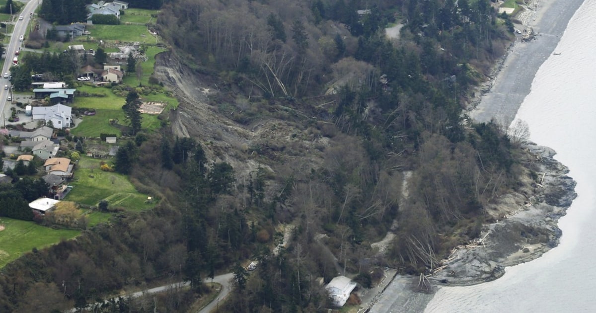 Massive landslide in Washington state damages home, threatens others