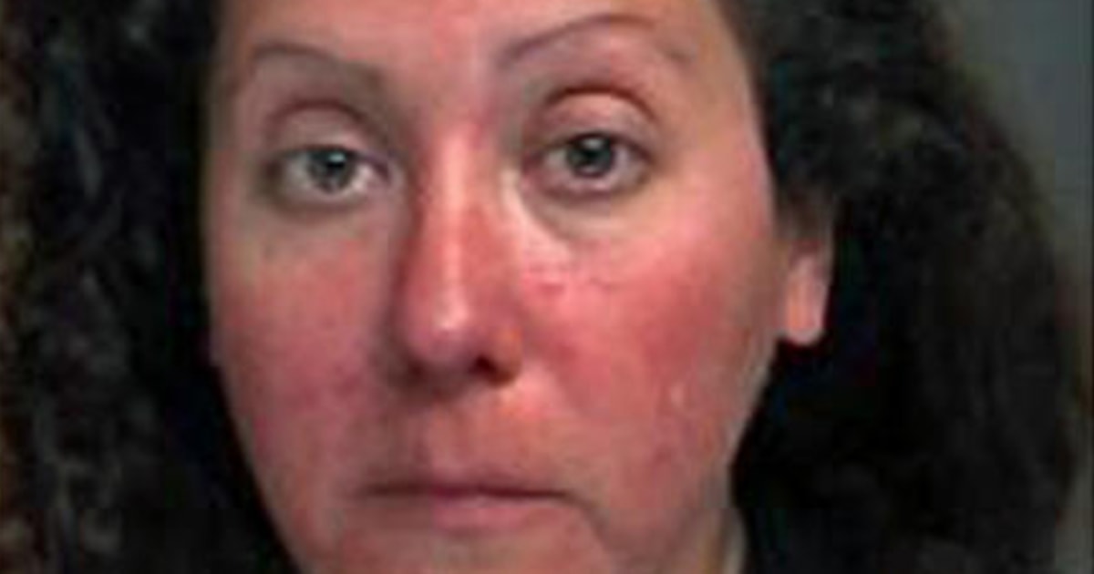 Mom charged with leaving 4 kids in car while she drank in bar
