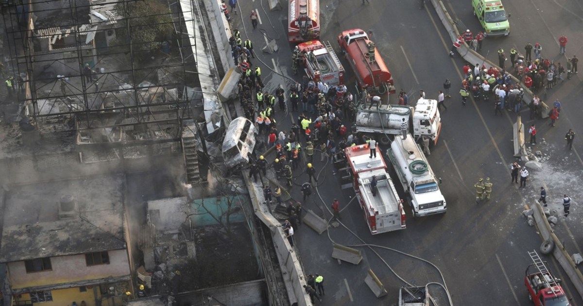 20 killed as gas tanker truck explodes in Mexico