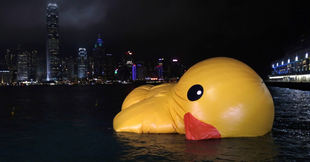 The 'Rubber Duck' Artist Must Be Stopped - Bloomberg