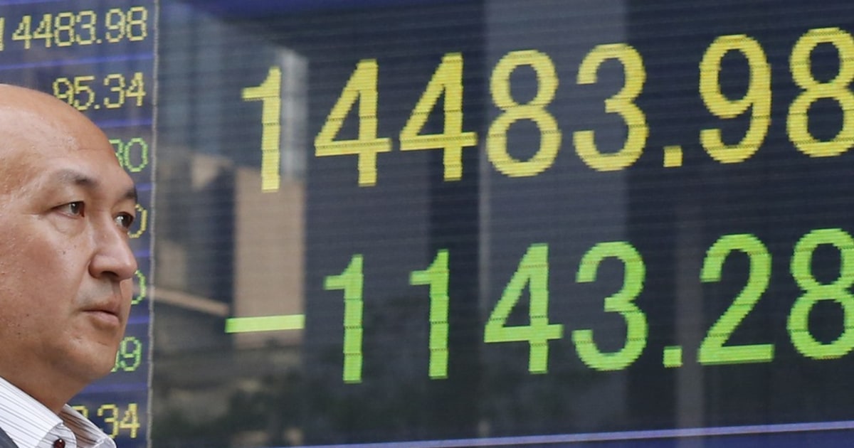 Stocks rebound to close modestly lower