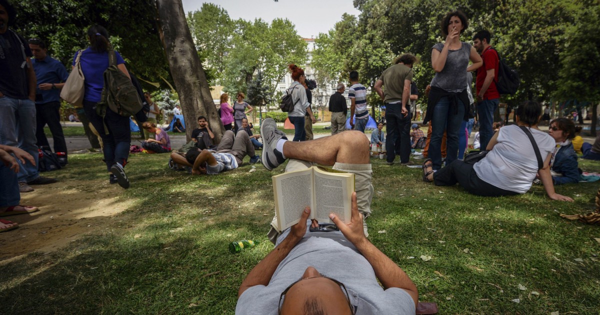 Turks angry with demolition of beloved park faceoff with riot police