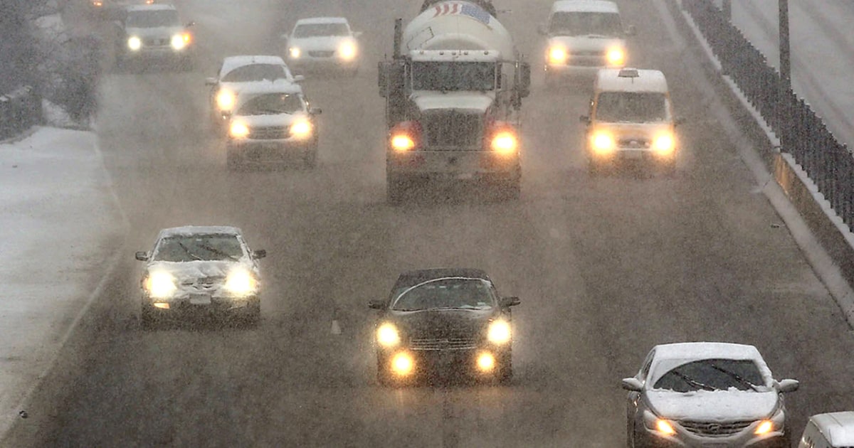 Feds may require cars to 'talk' to each other