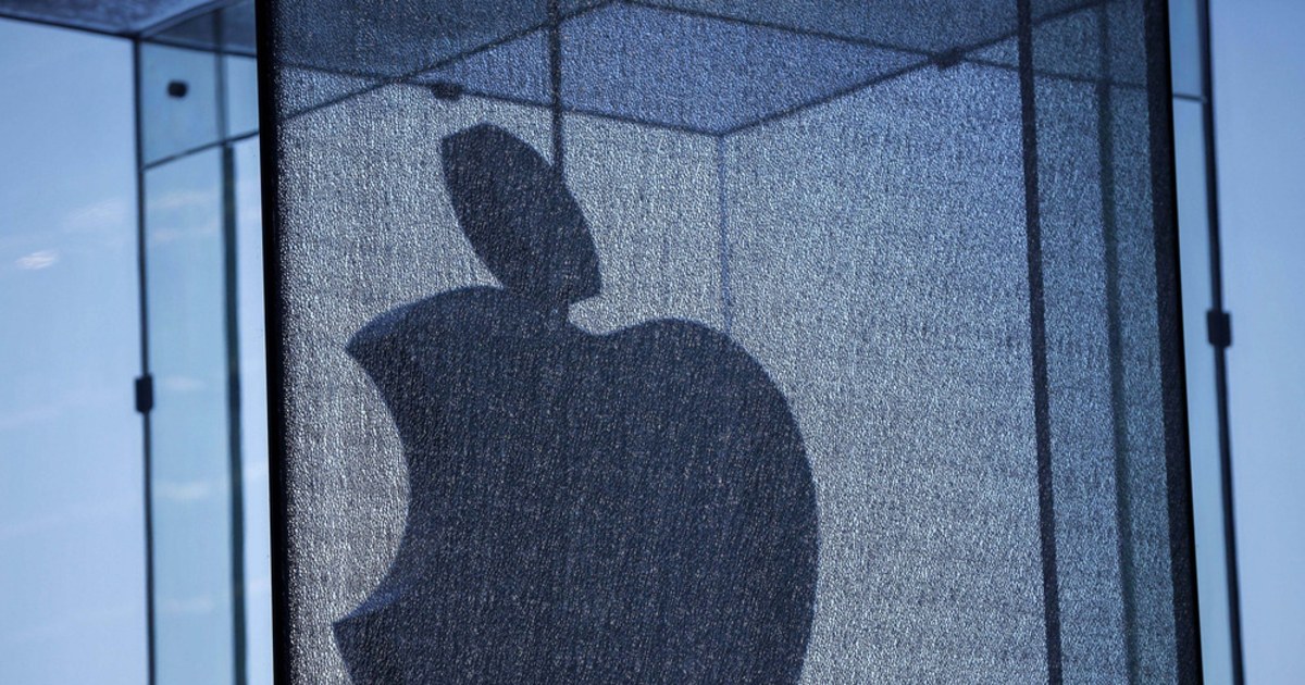 Apple shares tumble 8 on cloudy outlook after earnings report