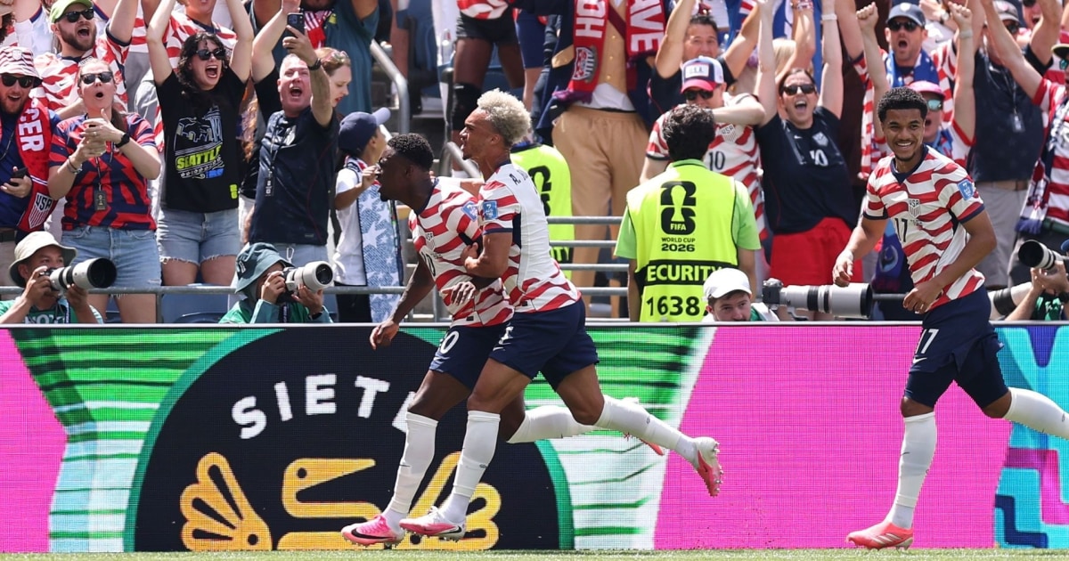Estados Unidos abre el marcador ante Australia tras un autogol de Cameron Burgess