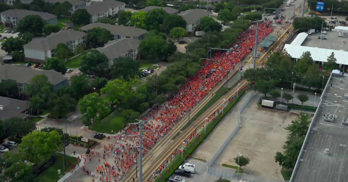 La marea naranja invade las calles rumbo al partido de Países Bajos