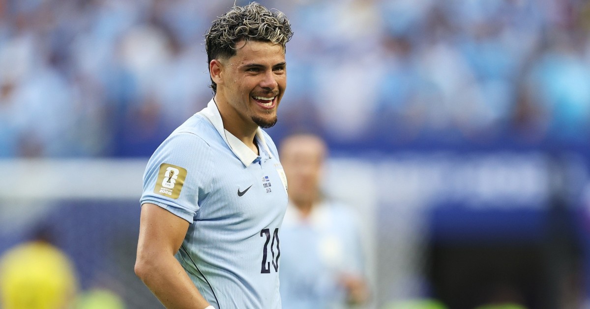 Maxi Araújo aparece de palomita y empata el partido para Uruguay