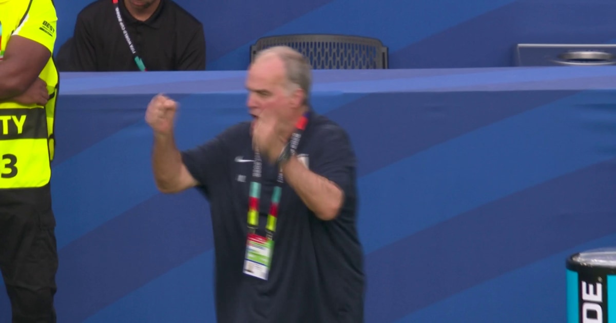 El equipo de Bielsa da vuelta al partido en menos de 10 minutos