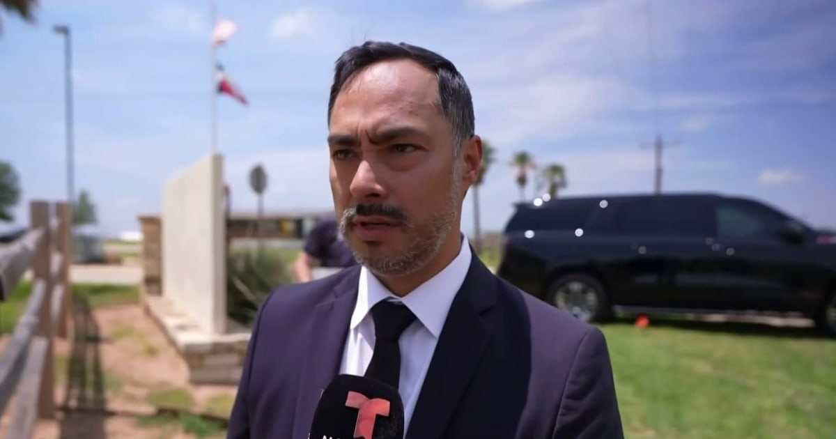 Congresistas que visitaron el centro de detención familiar de ICE en ...
