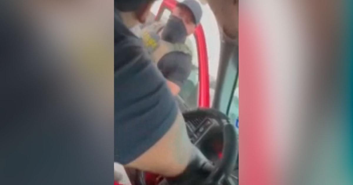 ICE saca a la fuerza a ciudadano de su auto en Texas; el hombre confirma su estatus