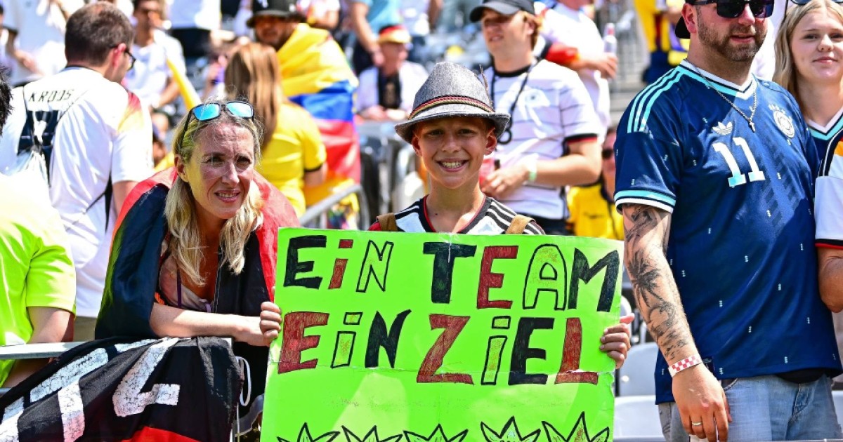 ¡partidazo! Así Lo Vive El Público En Un Intenso Empate Entre Alemania Y Ecuador - Beritaja