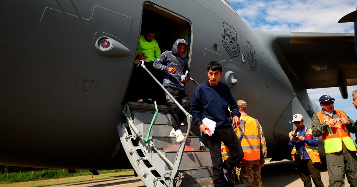 Gobierno de EE.UU. intensifica operativos migratorios para acelerar deportaciones