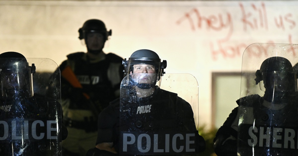 Image accompanying "Es 20.8 veces más probable que la policía mate a alguien a que muera a manos de un criminal"
