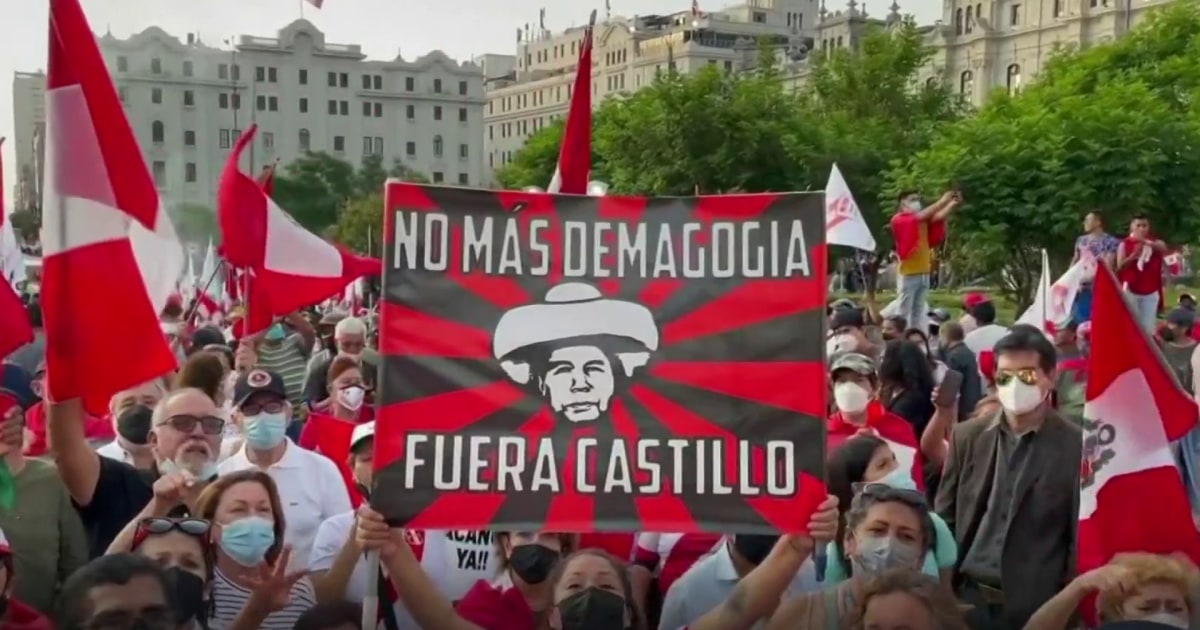 Miles de peruanos salen a las calles a exigir la renuncia del ...