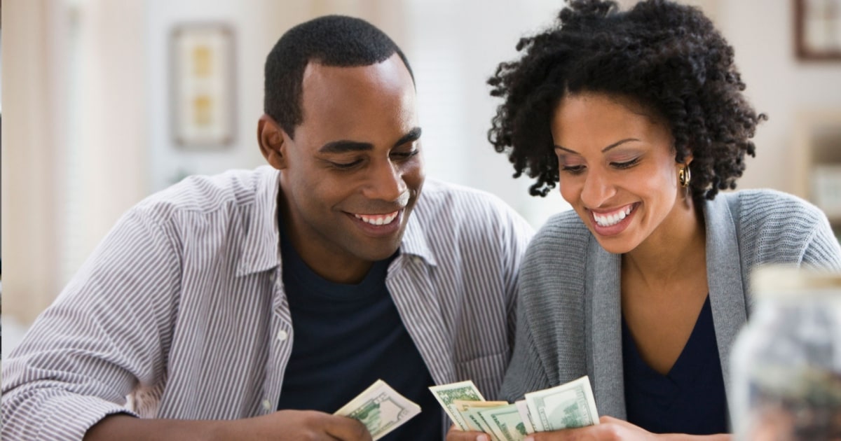 Aprende a organizar tus finanzas en pareja con acciones sencillas