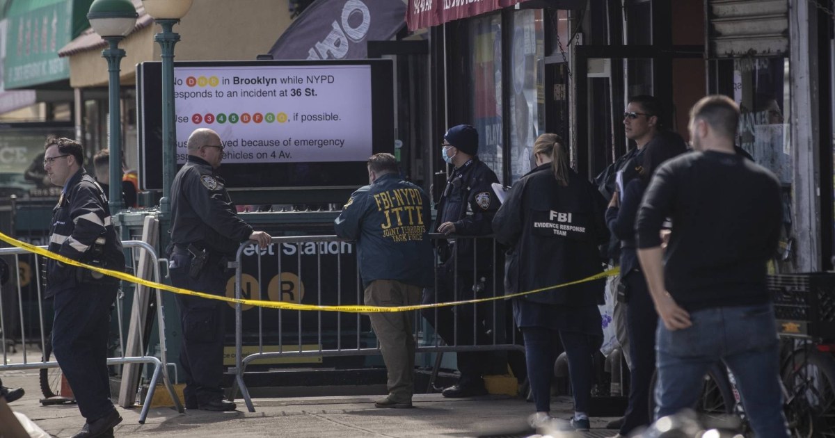 Buscan a dos sospechosos del tiroteo en el metro de Nueva York e ...