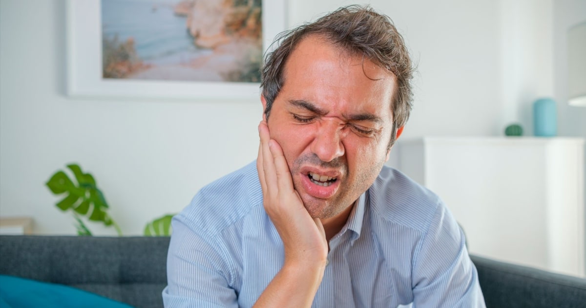 ¿Qué tan dañino es rechinar los dientes? Un experto lo aclara