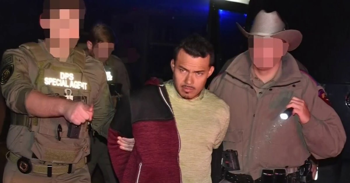 Arrestan a casi 120 inmigrantes en una redada masiva en Houston | Telemundo