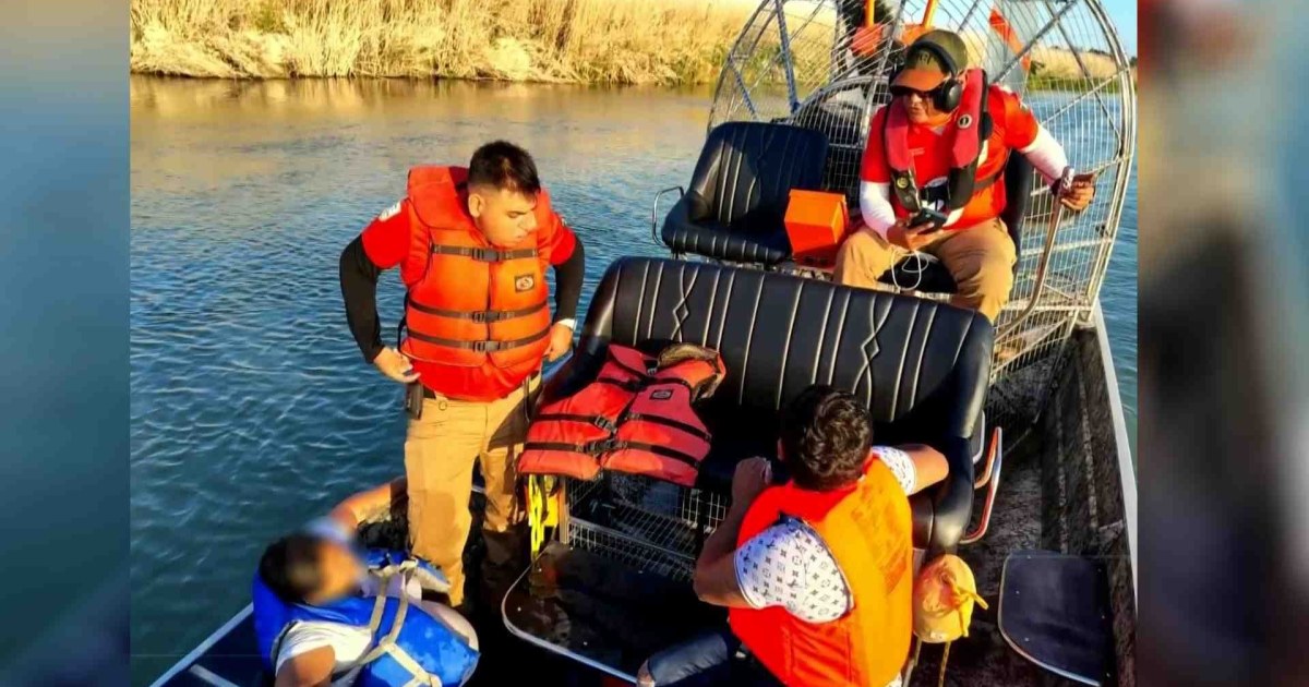 Dos migrantes fueron rescatados a punto de morir ahogados en el río ...