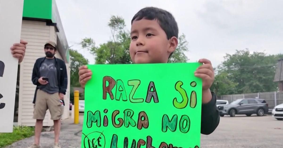 En Illinois hasta los niños están reclamando las redadas de ICE... y ...