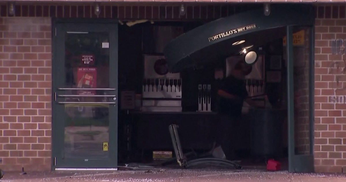 Un auto choca contra un restaurante en Oswego, Illinois, y deja un niño ...