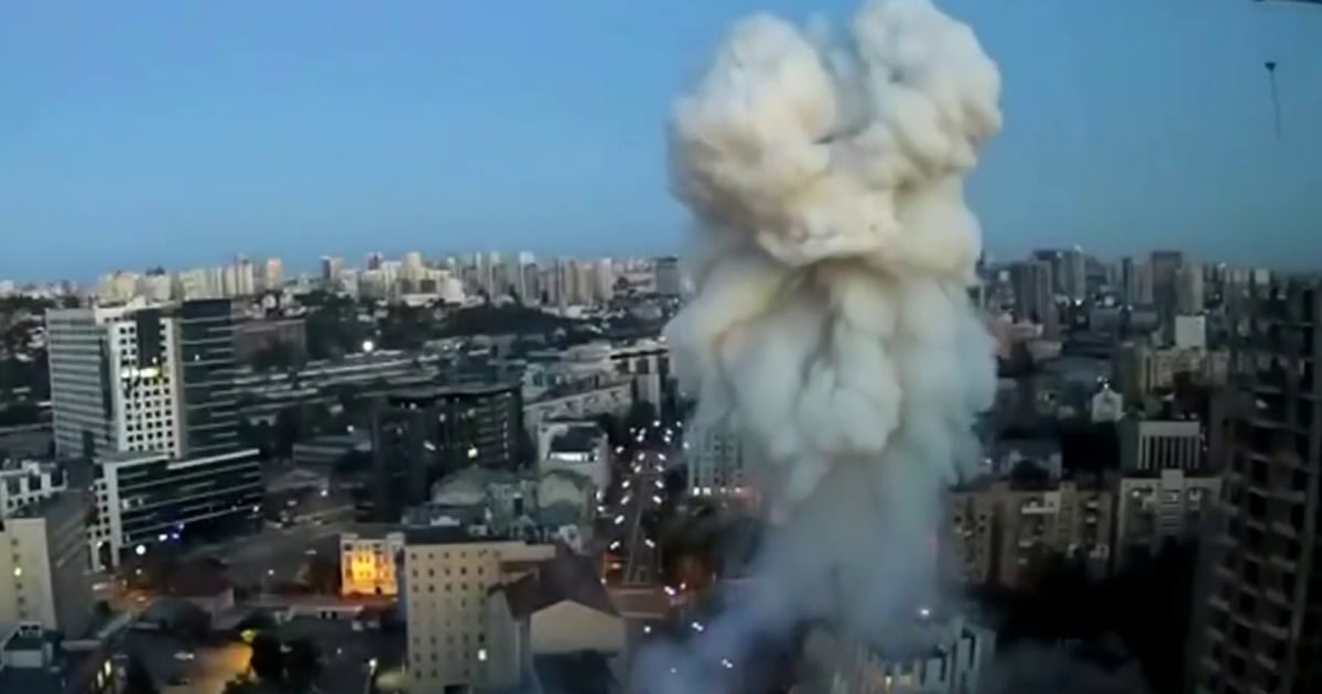 Hay al menos cuatro niños entre los 19 muertos por el más reciente ataque ruso a Ucrania | Telemundo