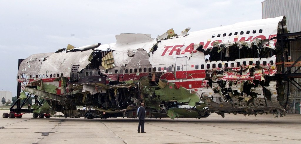 Самая большая авиакатастрофа. Боинг 747 TWA 800 катастрофа. TWA Flight 800. Рейс 800 TWA. TWA 800 авиакатастрофа.