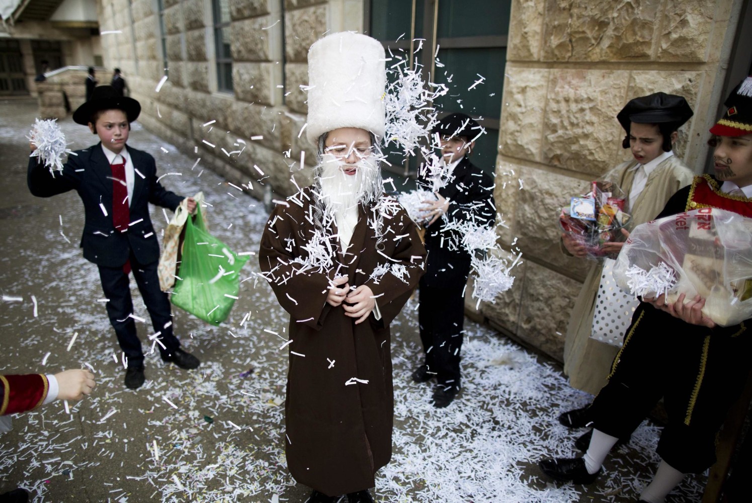 Какой главный праздник иудеев. Пурим в Израиле. Пурим еврейский праздник. Праздник Пурим в иудаизме. Еврейский новый год традиции.
