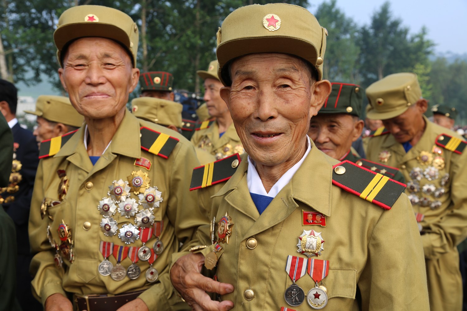 Фото корейских генералов с орденами